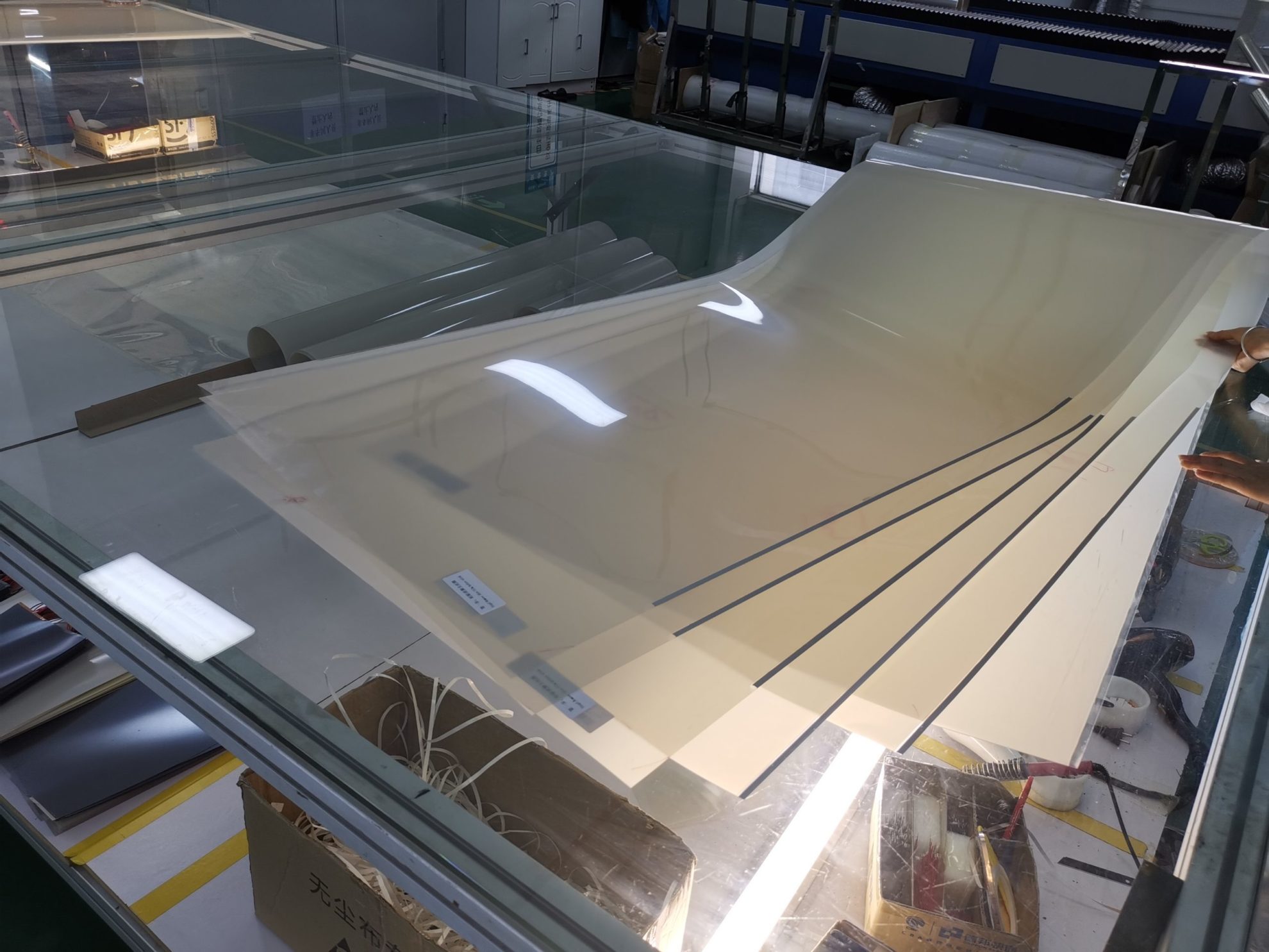 Nonadhesive smart film SmartFoil SmartFoil